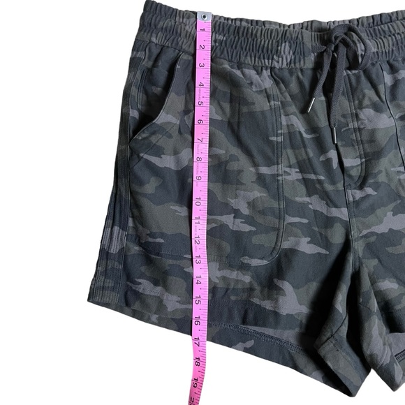 Athleta Camo Farallon Short Size 20 - Picture 4 of 10